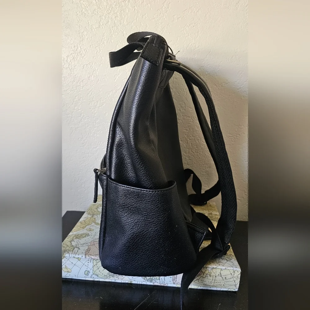 Fleshly Picked transport/diaper black‎ leather backpack